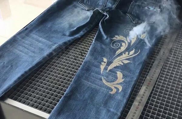 激光切割和雕刻在紡織行業(yè)有哪些應(yīng)用？布料激光燒花(圖1)